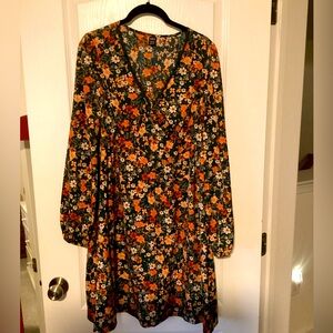 Fall dress XL long sleeves fits  more like a large